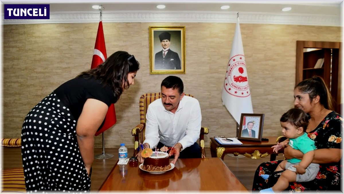 Vali Tekbıyıkoğlu'ndan özel çocuğa sürpriz doğum günü