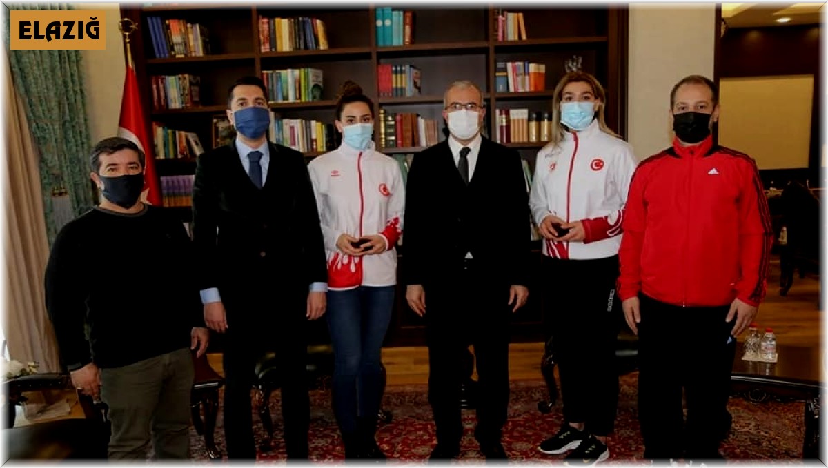 Vali Toraman başarılı boksörlerle bir araya geldi