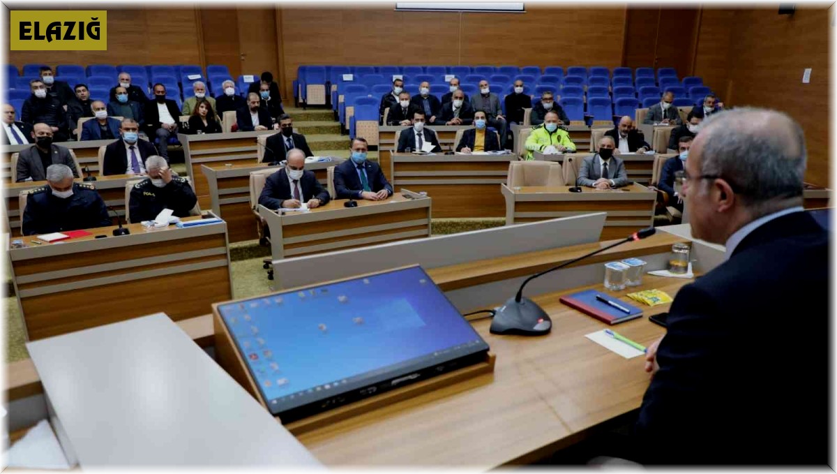 Vali Toraman, muhtarlarla bir araya geldi