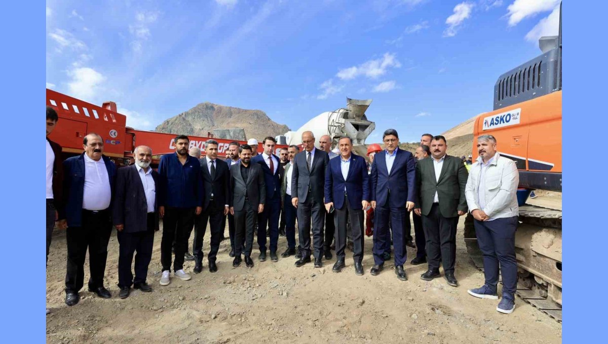 Vali Usta, AFAD konutlarını inceledi