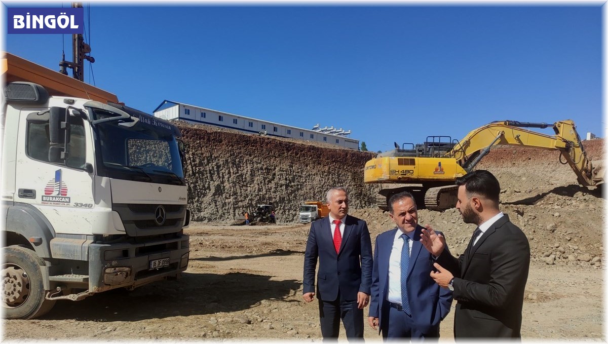 Vali Usta, devlet hastanesi ve halk kütüphanesi inşaatını inceledi