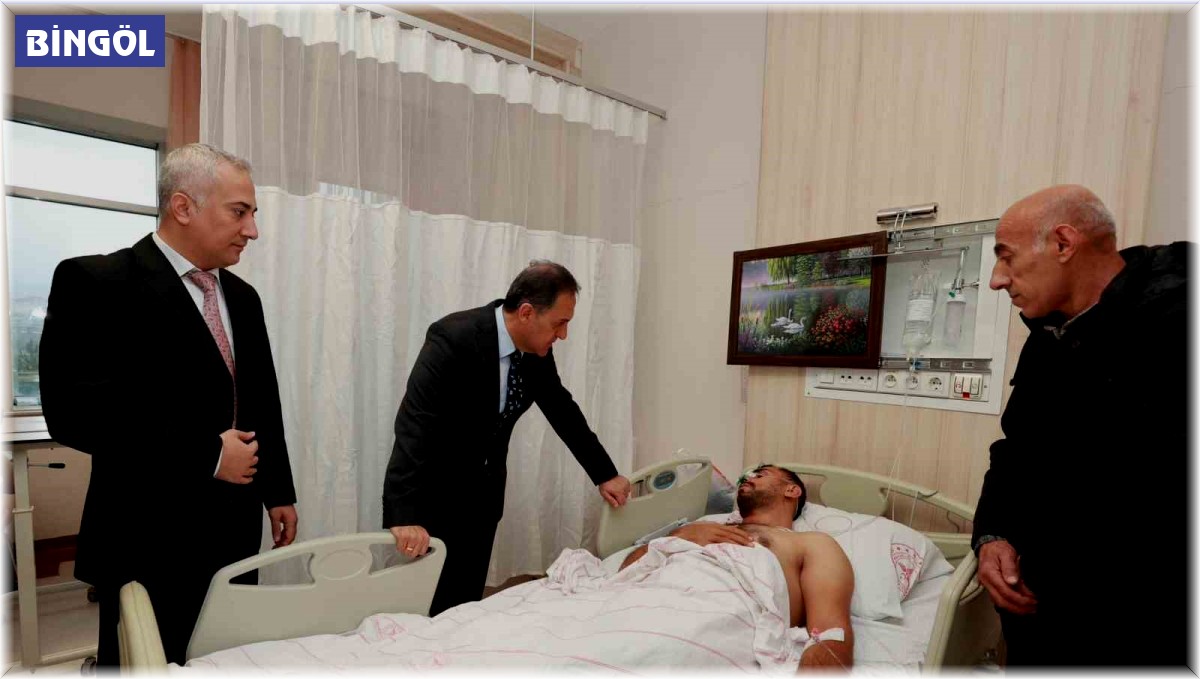 Vali Usta hastanede yaralıları ziyaret etti