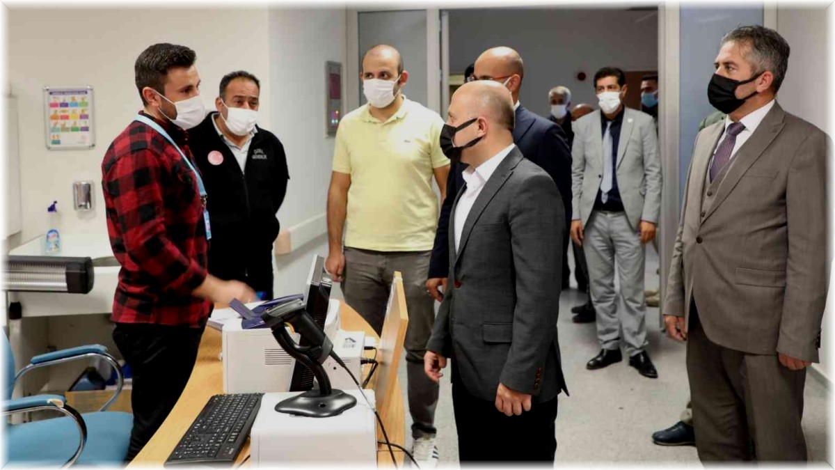 Vali Varol, Covid-19 Aşı polikliniğini ziyaret etti
