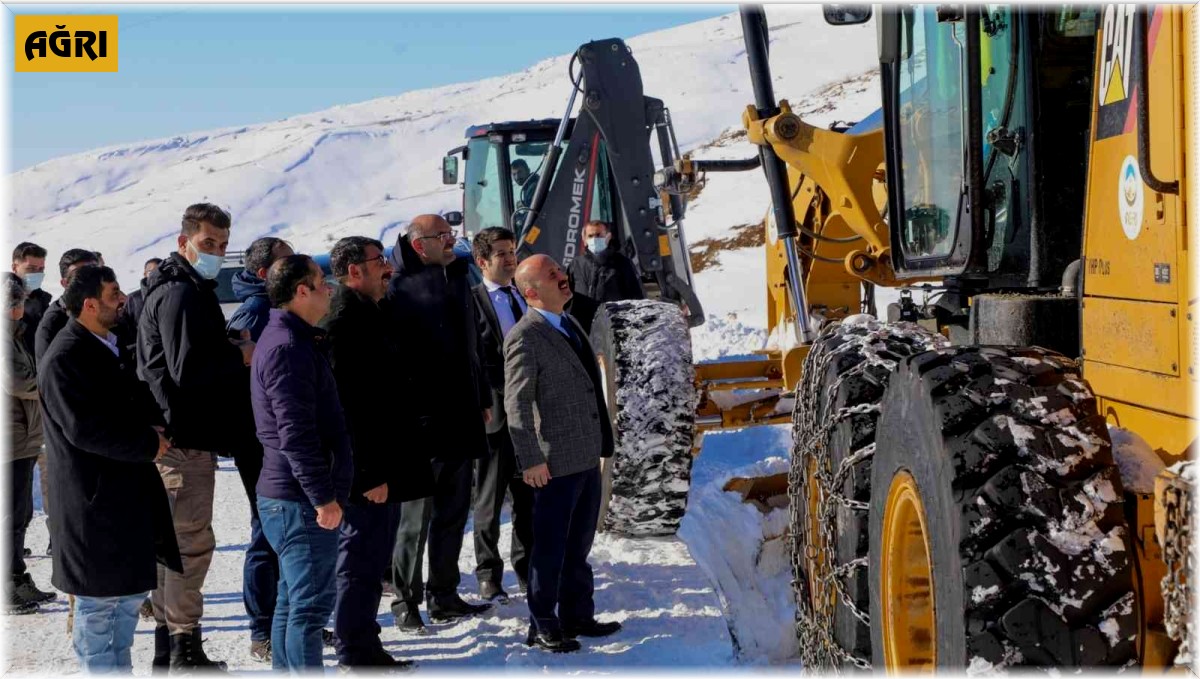 Vali Varol, karla mücadele çalışmalarını yerinde inceledi