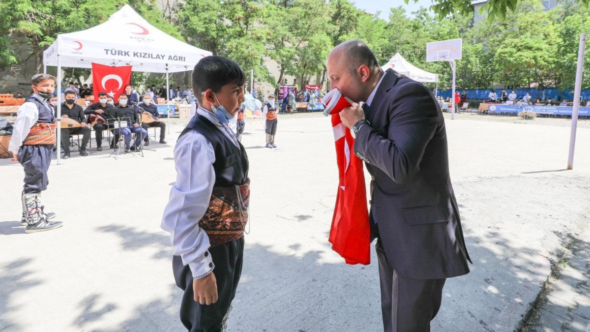 Vali Varol, 'Mesleki Eğitimde 1.000 Okul Projesi' Kapsamında Düzenlenen Sergiyi Ziyaret Etti