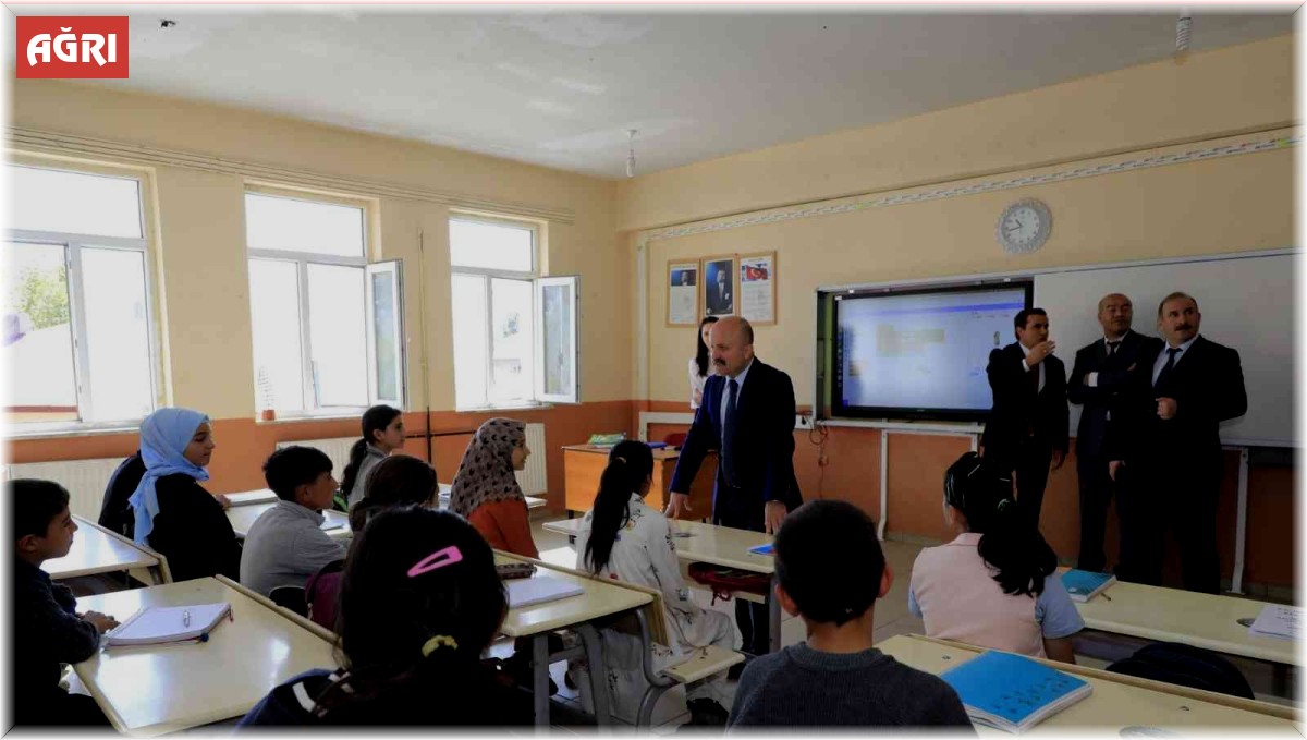 Vali Varol, Taşlıçay’da öğrencilerle buluşup sulama kanalını inceledi