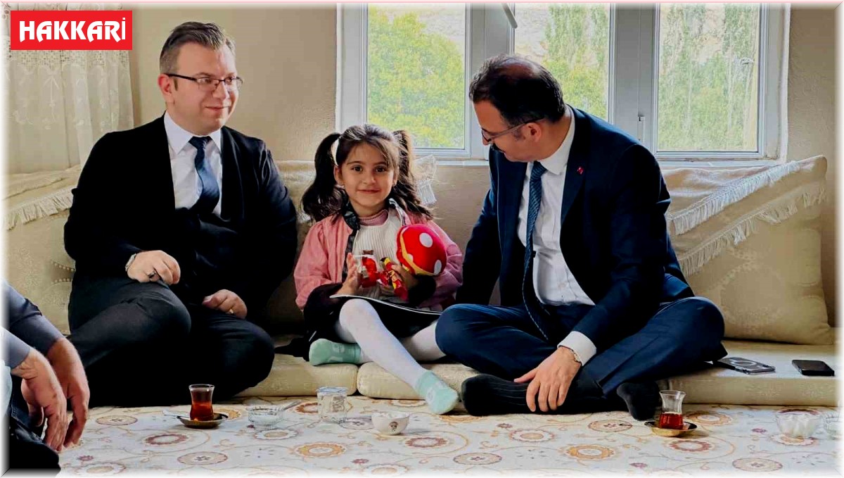 Vali Yardımcısı Berber, Şemdinli'de ev ziyaretleri gerçekleştirdi