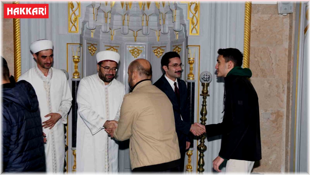 Vali Yardımcısı Köroğlu vatandaşlarla bayramlaştı