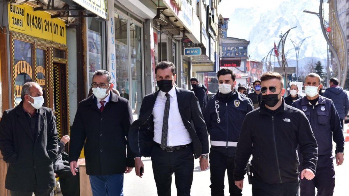 Vali Yardımcısı Kumbasar berberleri denetledi