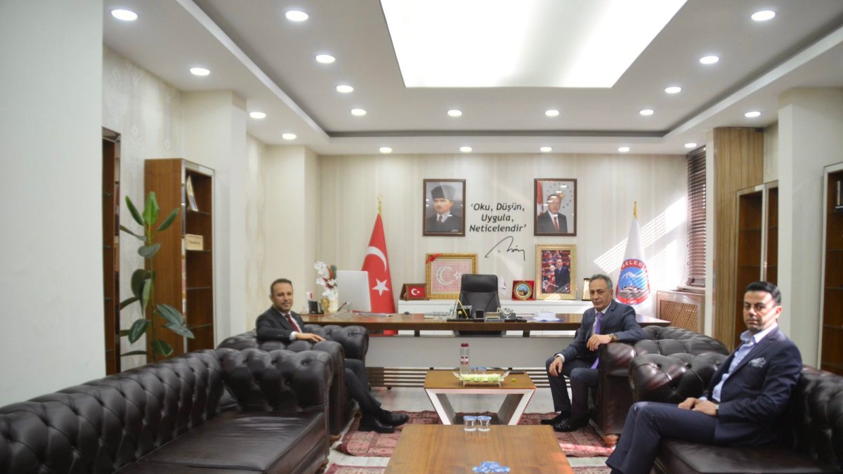 Vali Yardımcısı Yusuf Beran Vuran Belediye Başkanı Karadoğan'a ziyaret