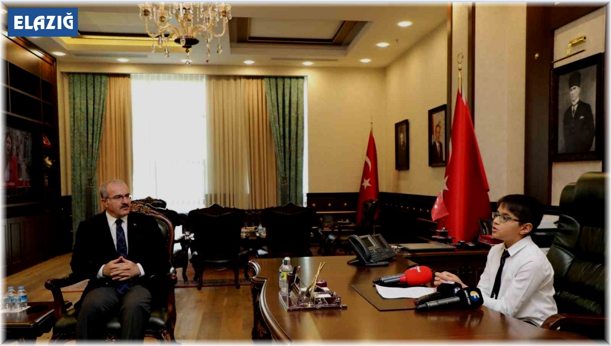 Valilik koltuğuna oturdu, " Mahallere kütüphaneler kuracağım"