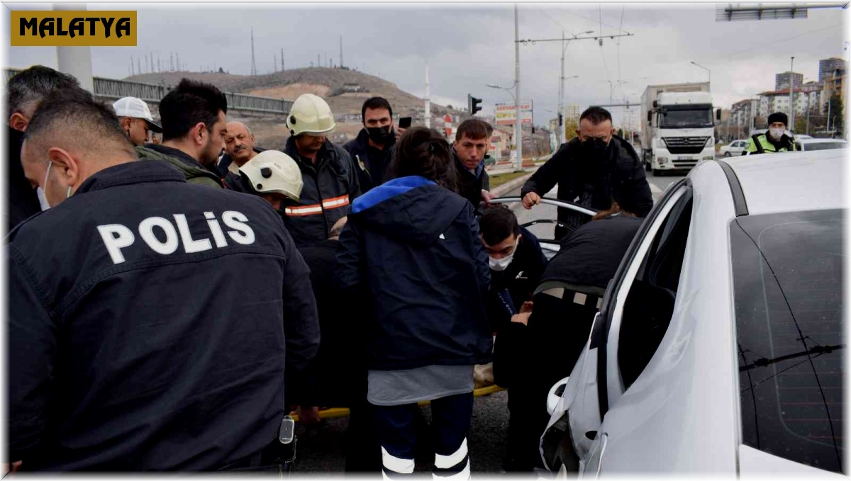 Valilik koruma aracı kaza yaptı: 3'ü polis 4 yaralı