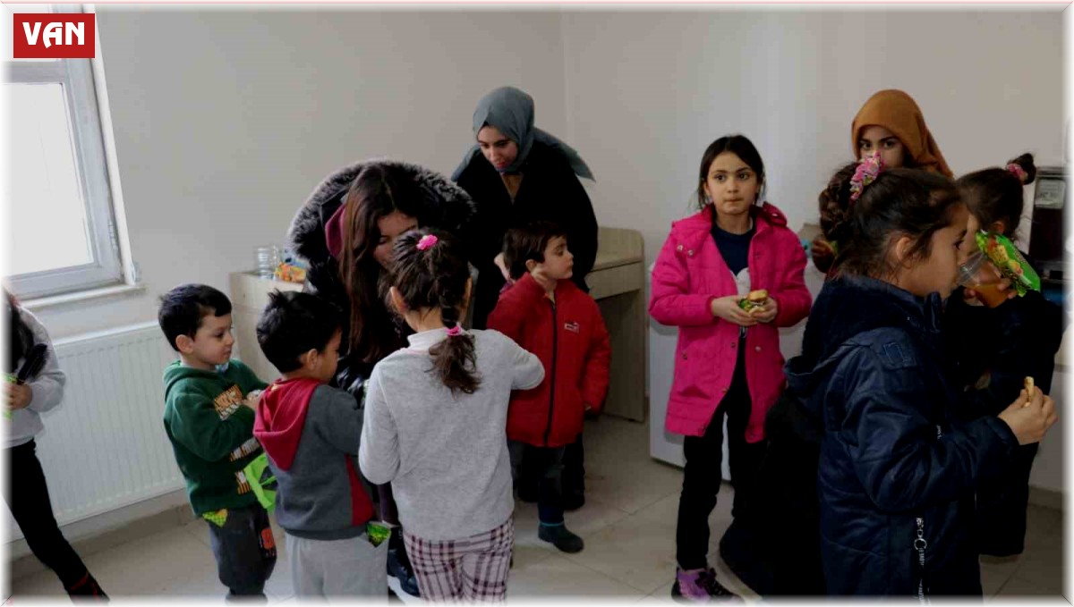 Van'a getirilen 133 depremzede KYK yurduna yerleştirildi