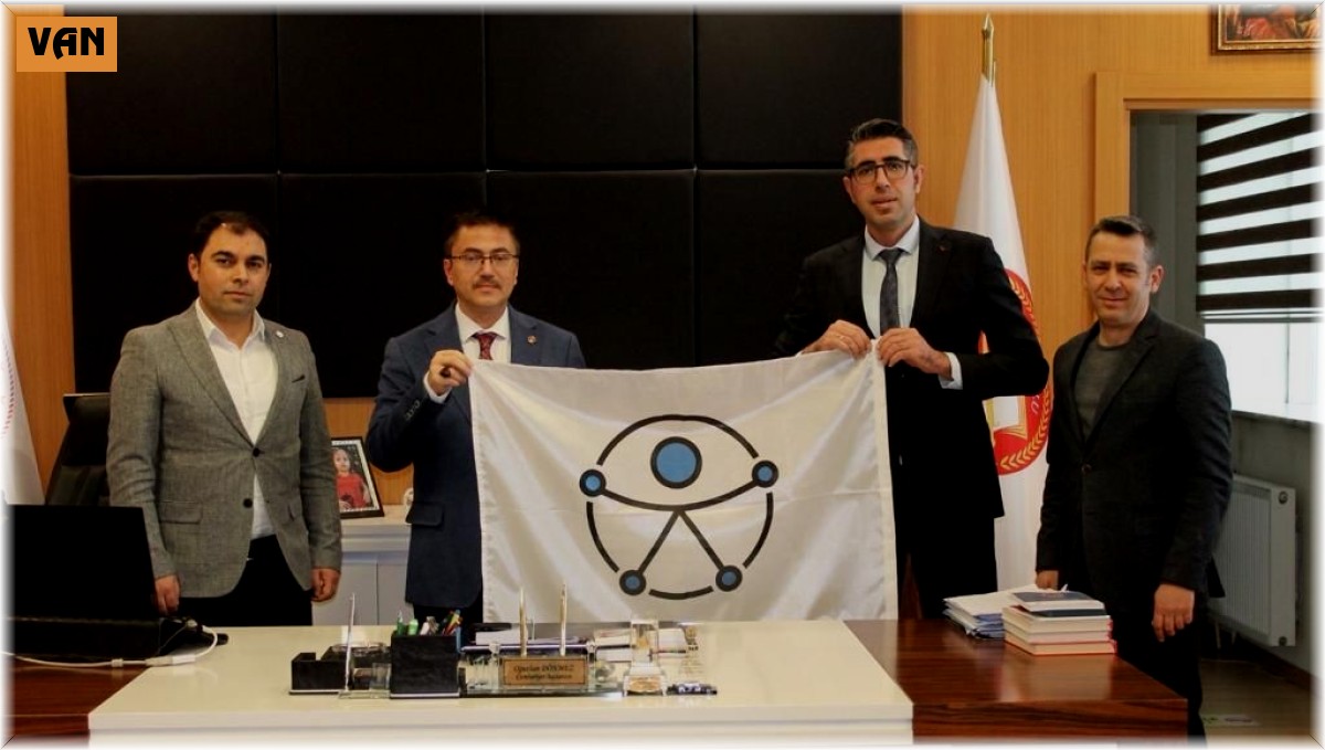 Van Adliyesine "Erişilebilir Adliye" logolu bayrak