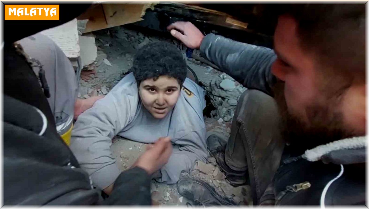 Van AFAD, iki kardeşi 84 saat sonra enkazdan sağ çıkardı