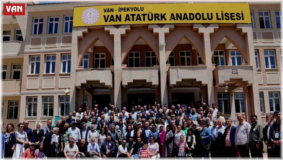 Van Atatürk Lisesi mezunları bir araya geldi
