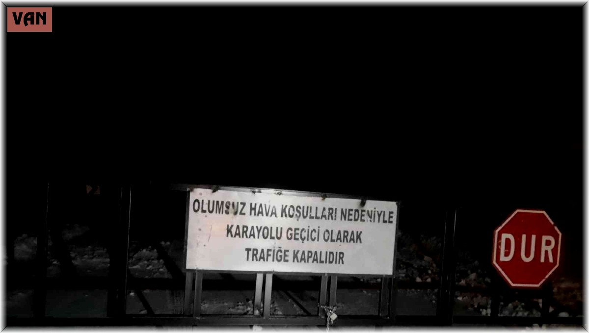 Van-Bahçesaray yolu tekrar ulaşıma kapandı