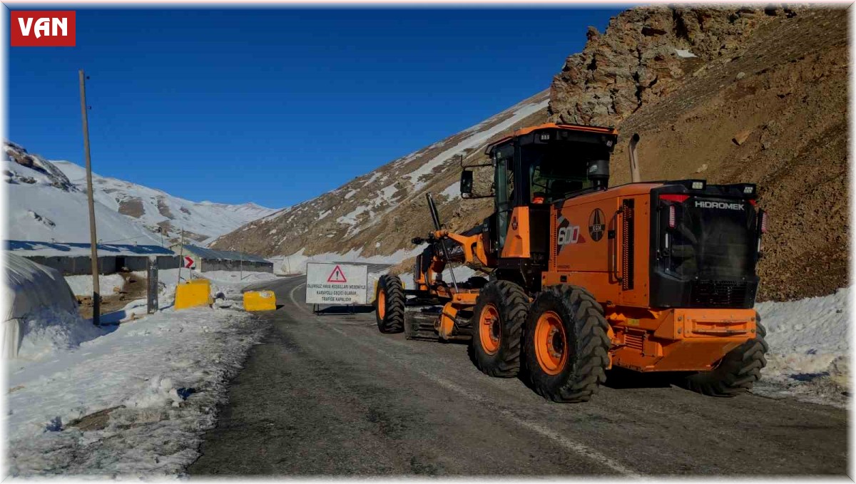 Van-Bahçesaray yolu ulaşıma açıldı, araç geçişi başlamadı