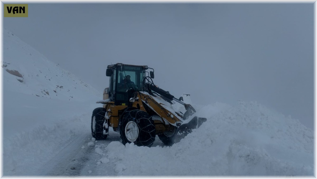 Van-Bahçesaray yolu yeniden ulaşıma açıldı