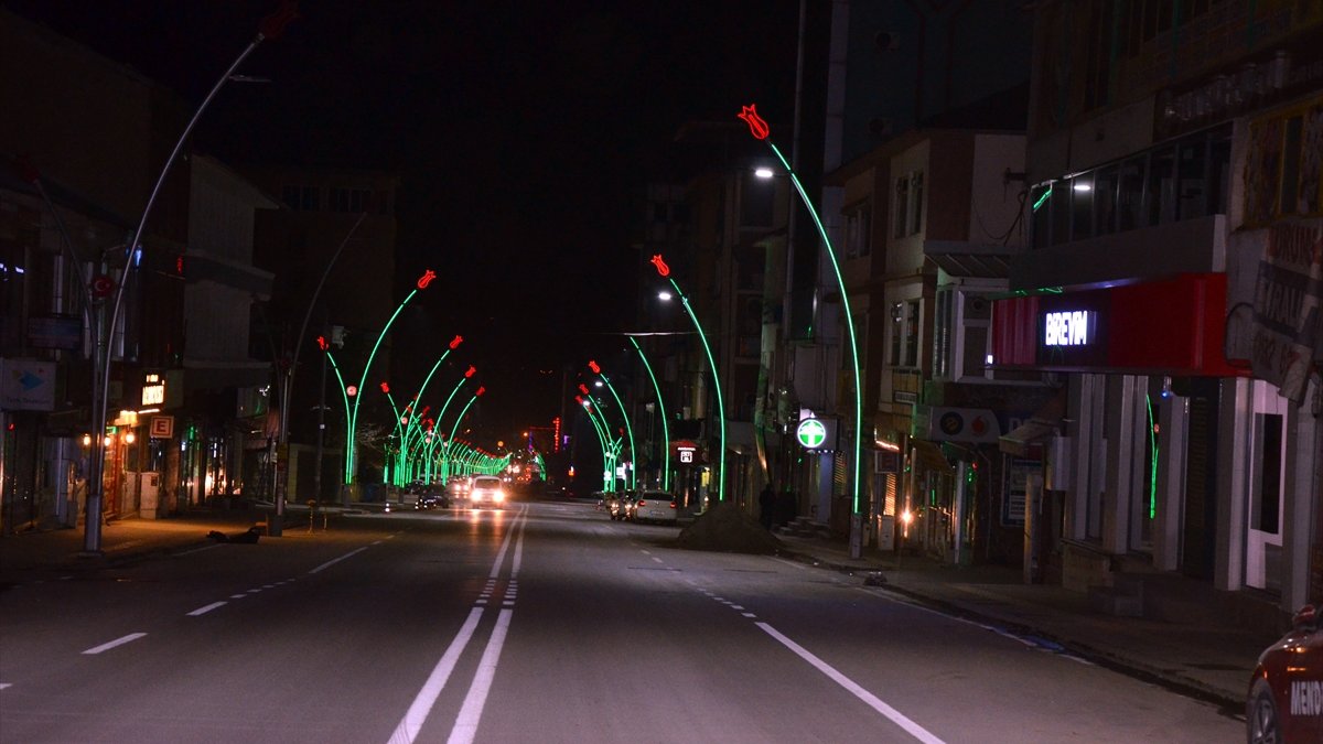Van, Bitlis, Muş ve Hakkari'de cadde ve sokaklar sessizliğe büründü