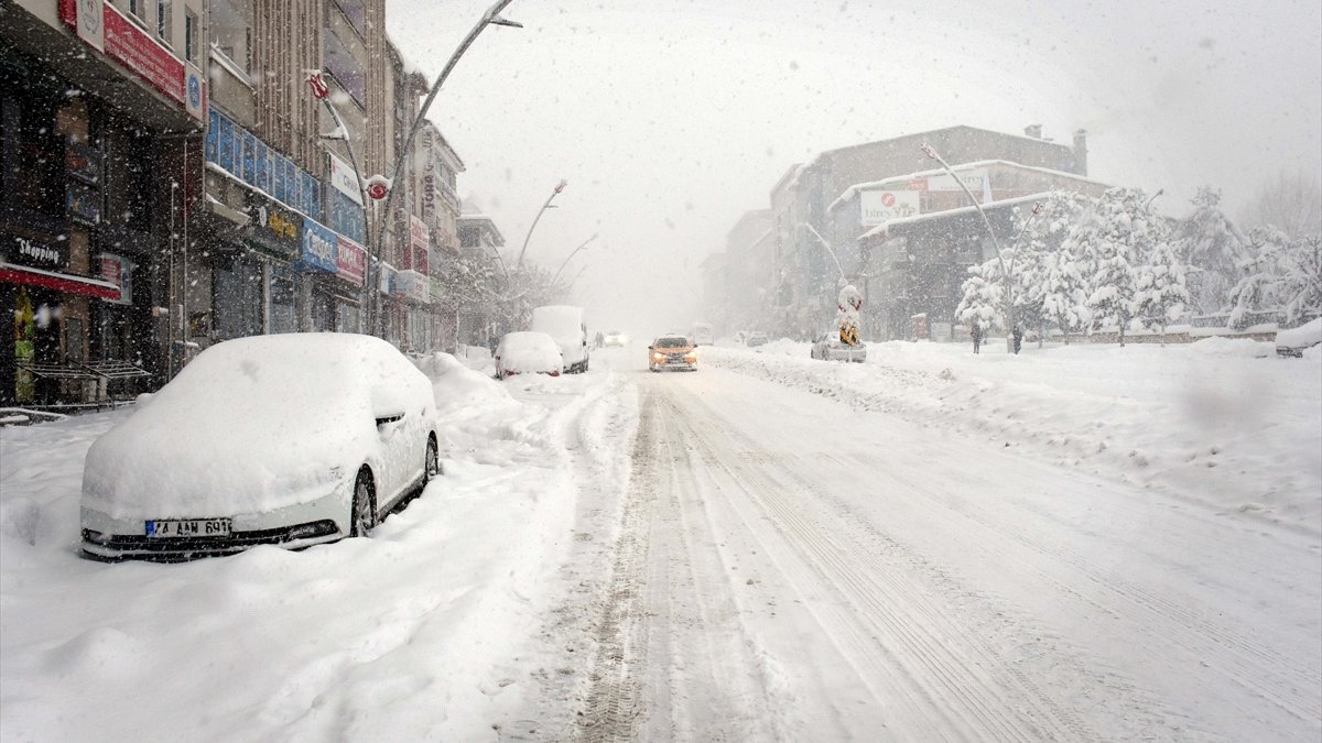 Van, Bitlis, Muş ve Hakkari için yoğun kar ve çığ uyarısı
