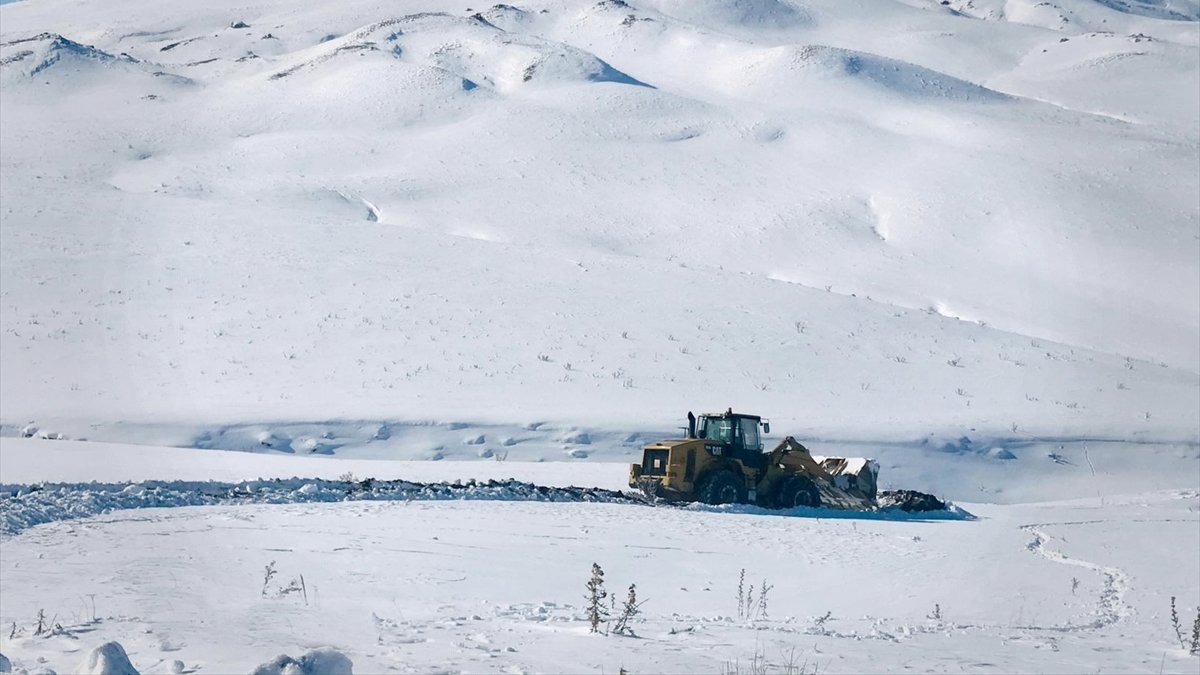 Van, Bitlis ve Hakkari'de 17 yerleşim birimine ulaşım sağlanamıyor