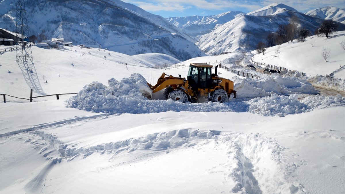 Van, Bitlis ve Hakkari'de 30 yerleşim birimine ulaşım sağlanamıyor