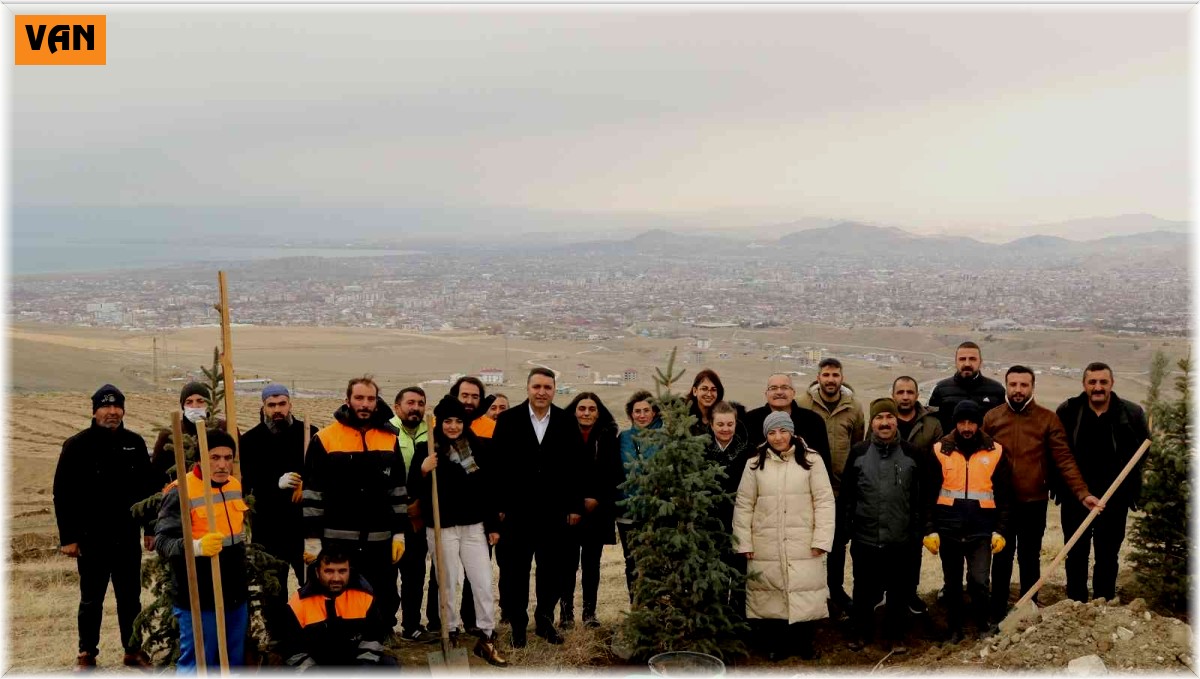 Van Büyükşehir Belediyesi 1 yılda 30 bin fidanı toprakla buluşturdu