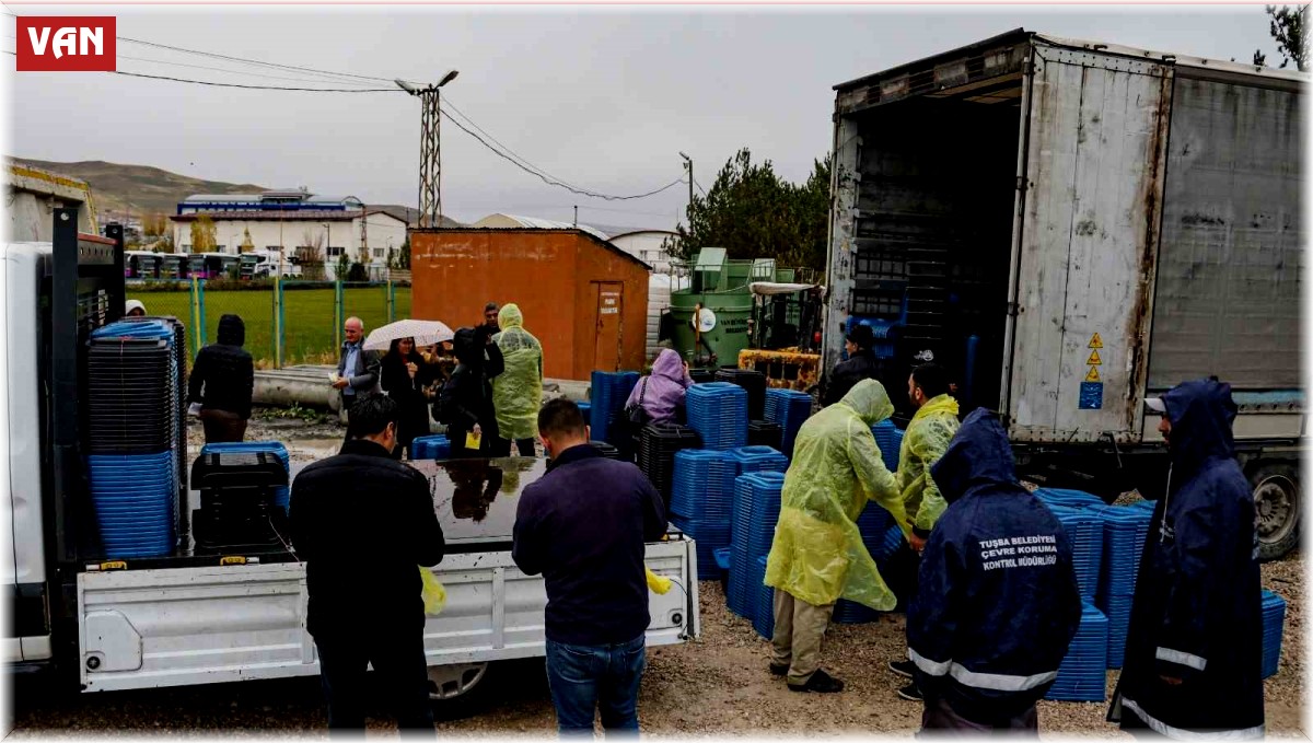 Van Büyükşehir Belediyesi 13 ilçeye 3 bin adet plastik sıfır atık kutusu dağıttı