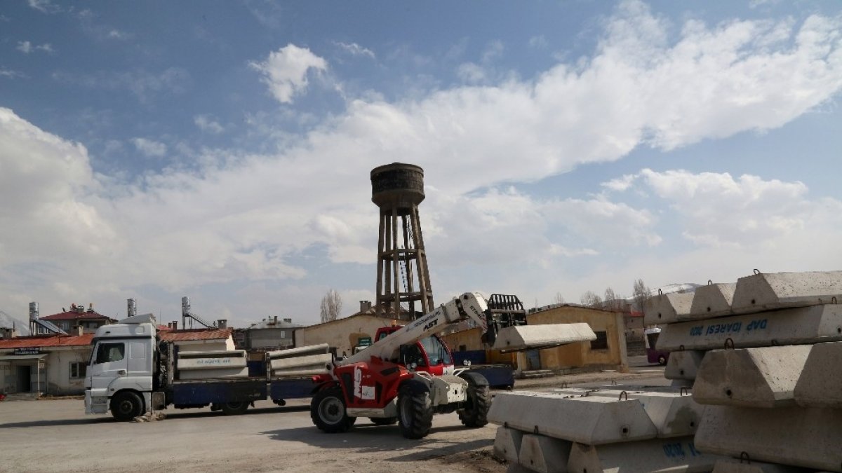 Van Büyükşehir Belediyesi 2 bin 500 hayvan içme suyu sıvatı kuracak