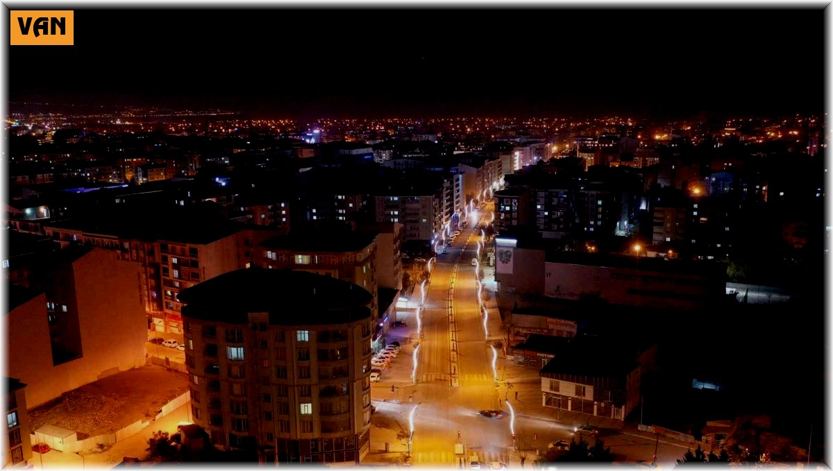 Van Büyükşehir Belediyesi 2021'de 192 kilometre yol yaptı