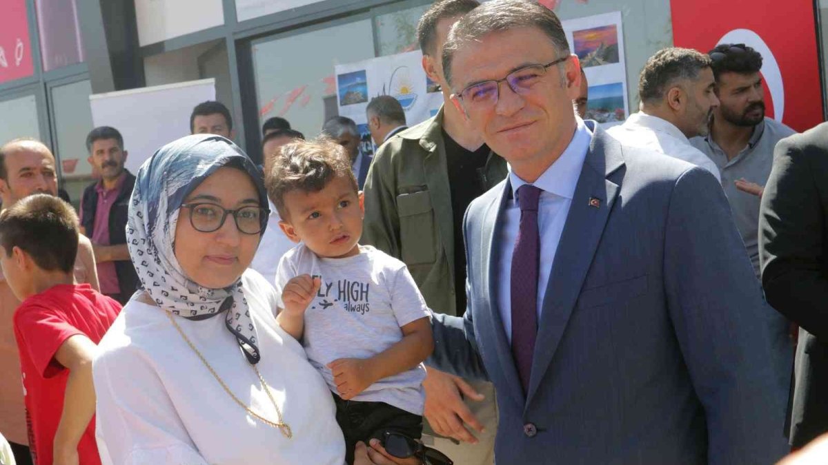 Van Büyükşehir Belediyesi 5 bin kadını tarih ve doğayla buluşturdu