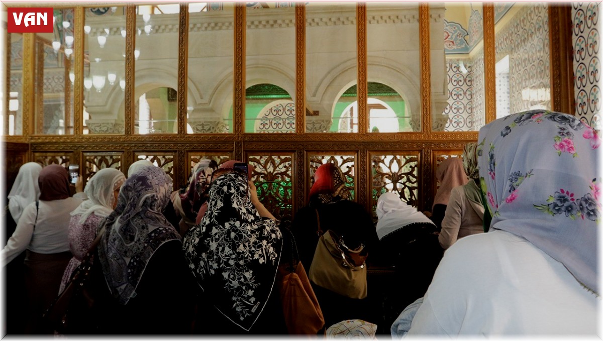 Van Büyükşehir Belediyesi 50 bin kadın gezisi hedefini aştı