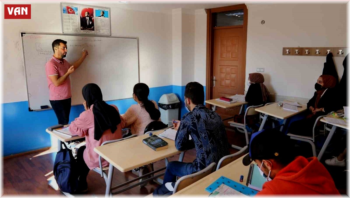 Van Büyükşehir Belediyesi 503 öğrenciyi üniversiteli yaptı