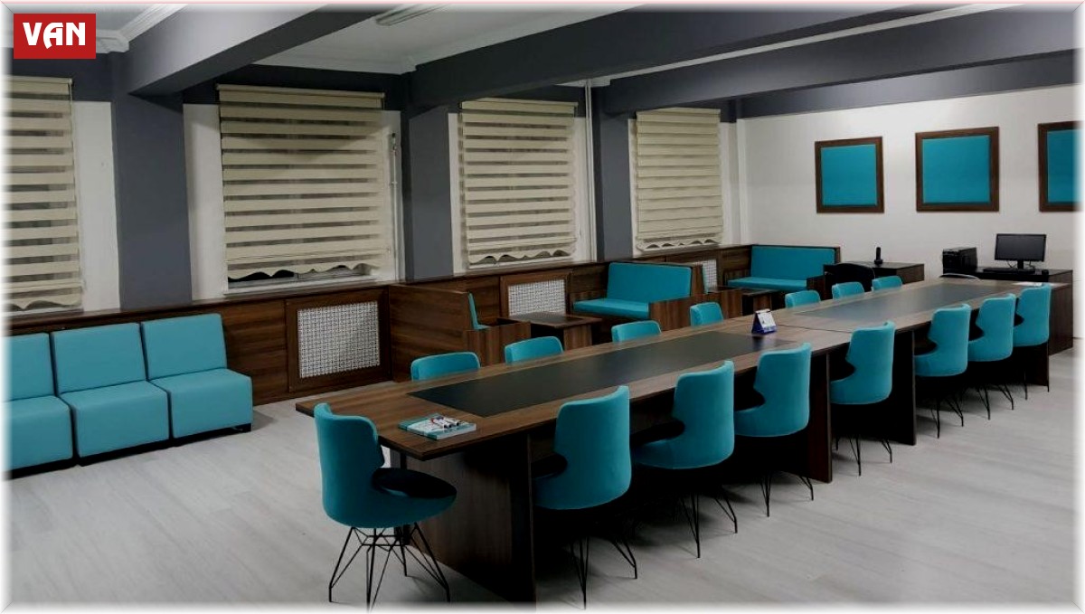 Van Büyükşehir Belediyesi 67 okulun öğretmenler odasını yeniliyor