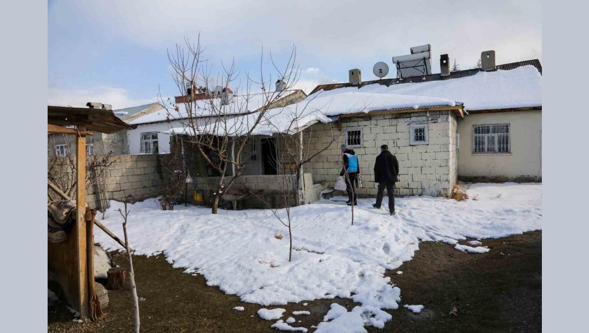 Van Büyükşehir Belediyesi aşevi ilk iftar yemeklerini dağıttı