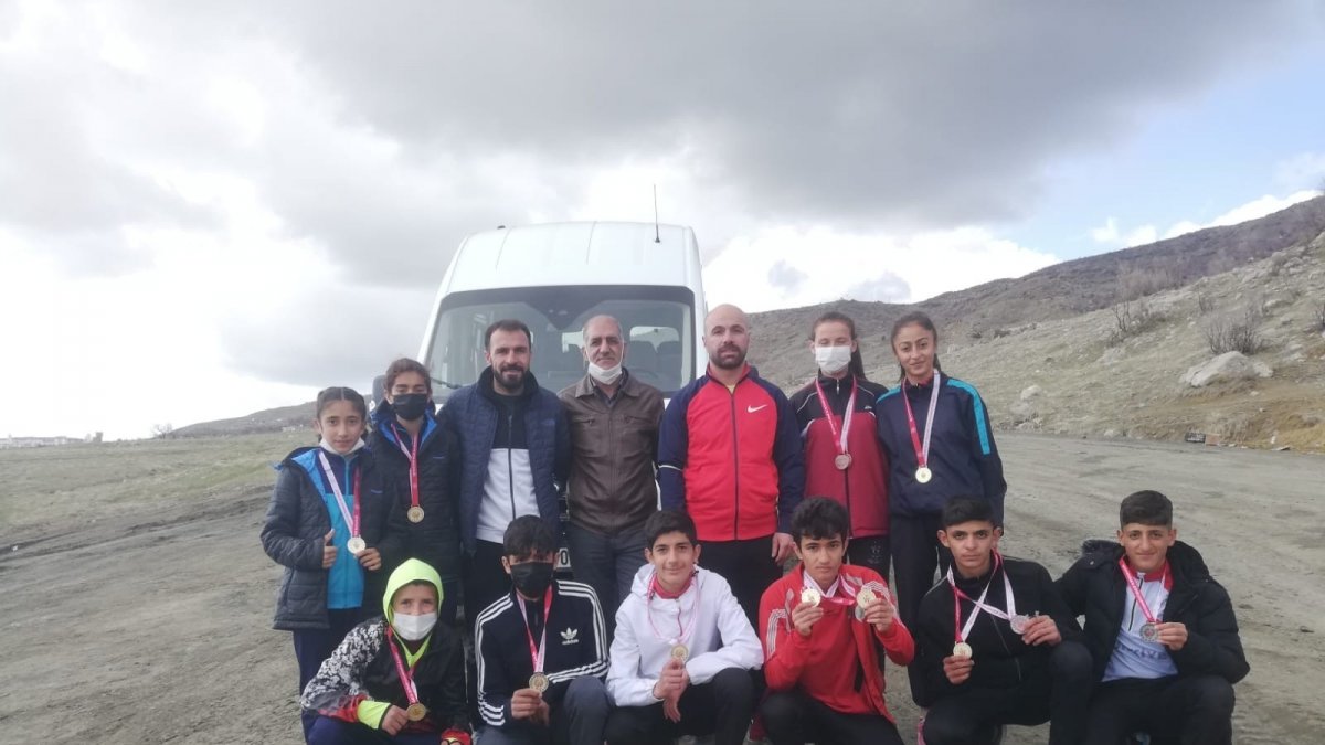 Van Büyükşehir Belediyesi atletleri yarı finalde