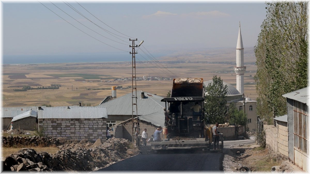 Van Büyükşehir Belediyesi, Beydağı Mahalle yolunu asfaltla buluşturdu