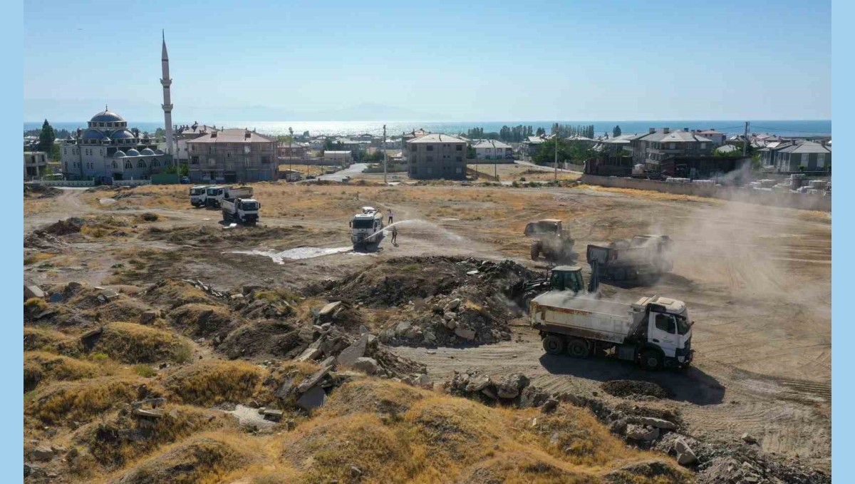 Van' Büyükşehir Belediyesi bir ay içinde 35 noktada 9 bin 31 metreküp hafriyat temizlendi
