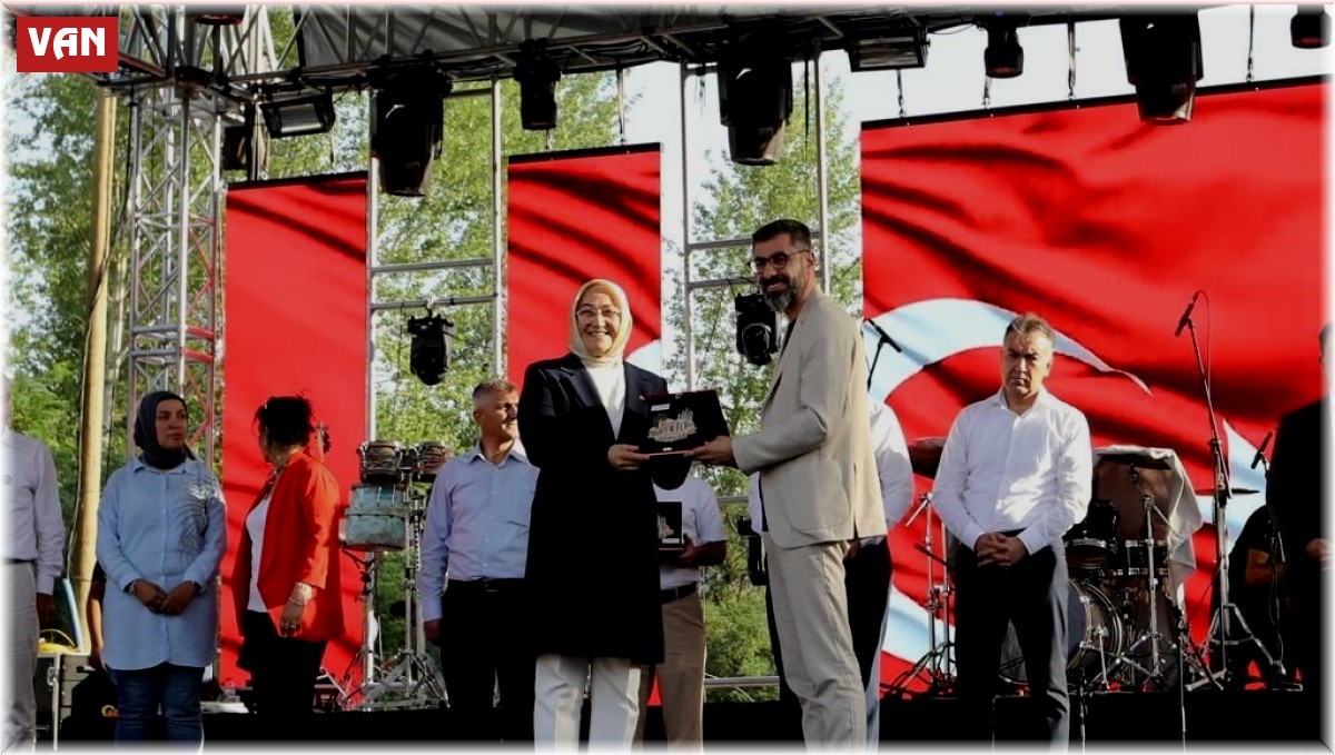 Van Büyükşehir Belediyesi 'Büyük Bitlis Buluşmaları'nda stant açtı