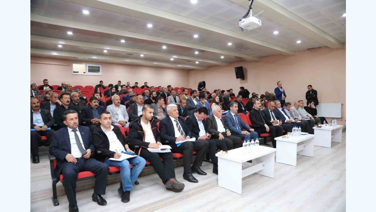 Van Büyükşehir Belediyesi, Çatak ve Bahçesaray'da mahalle muhtarları ile buluştu