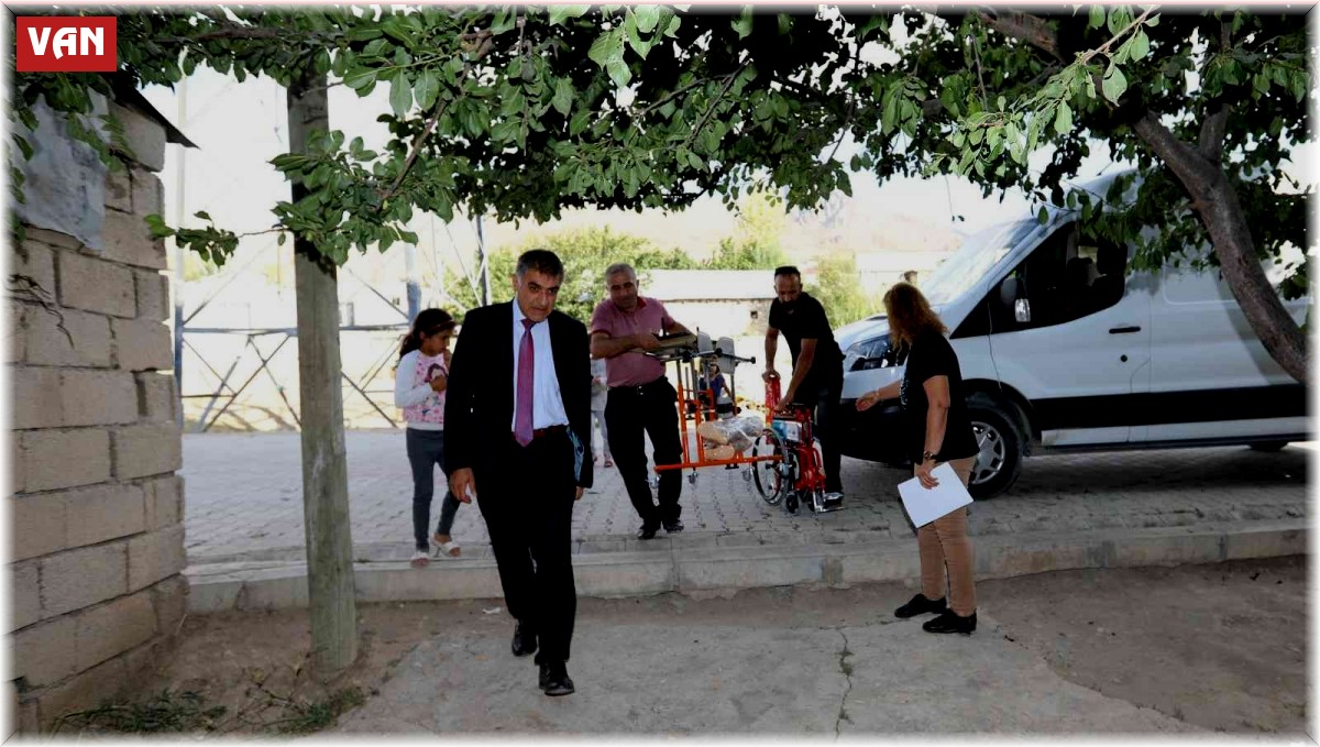 Van Büyükşehir Belediyesi engelli vatandaşların eli ayağı oldu