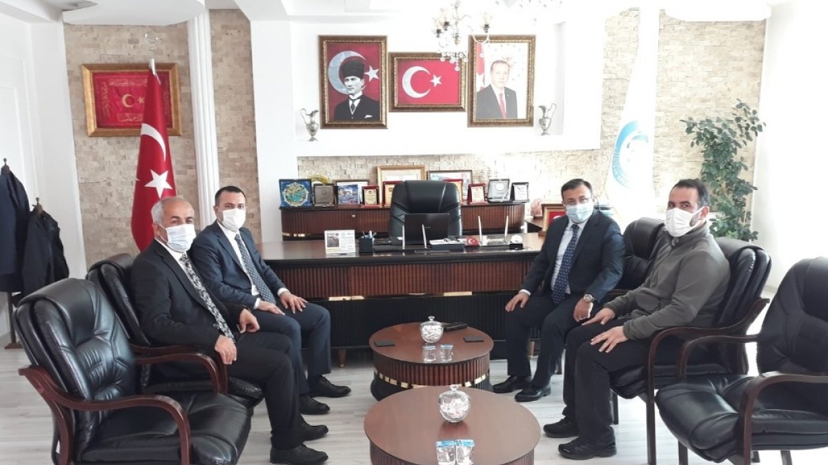 Van Büyükşehir Belediyesi heyetinden Başkan Ensari'ye ziyaret