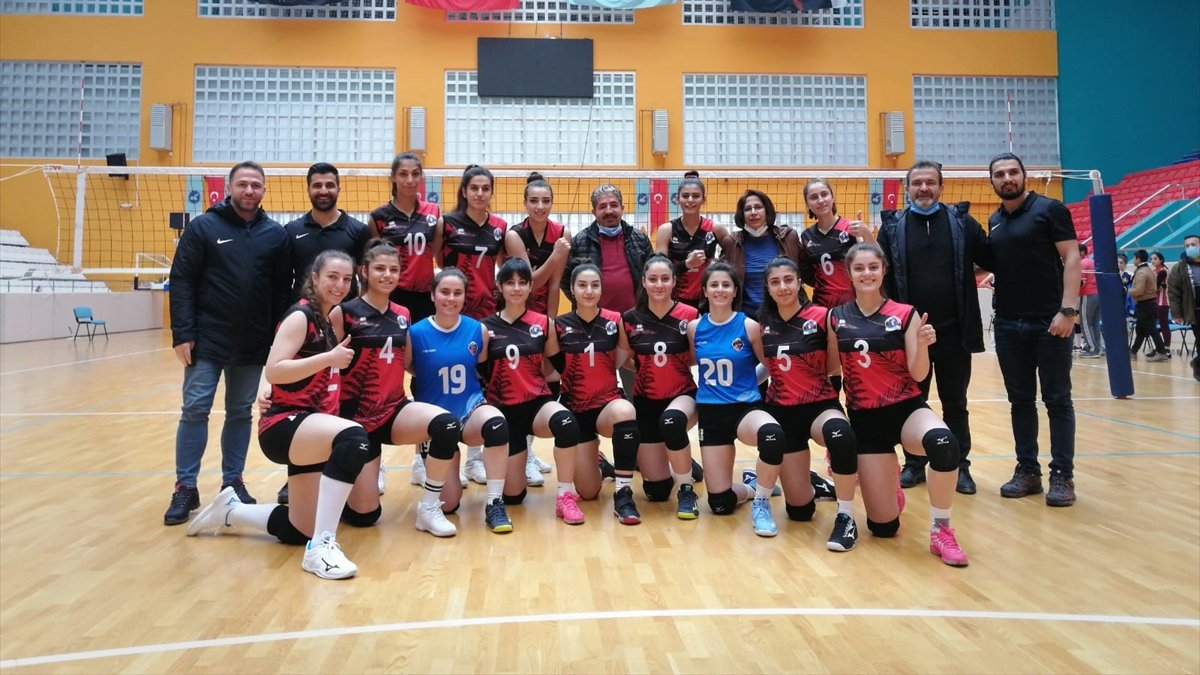 Van büyükşehir belediyesi kadın voleybol takımı 12. galibiyetini aldı ...