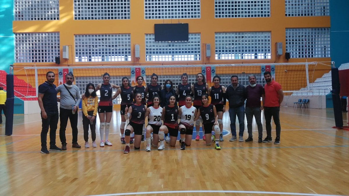 Van Büyükşehir Belediyesi Kadın Voleybol Takımı sezonu galibiyetle açtı