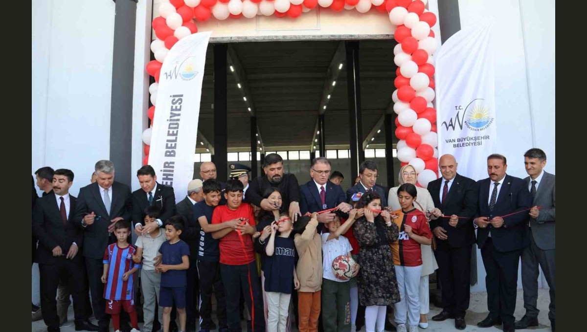 Van Büyükşehir Belediyesi Kalecik Kapalı Semt Pazarı hizmete açıldı