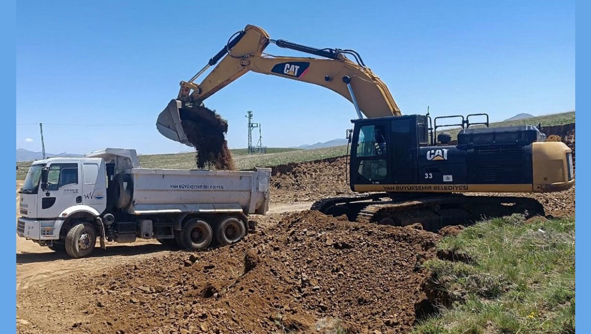 Van Büyükşehir Belediyesi kent merkezi ve kırsalda çalışmalarını sürdürüyor