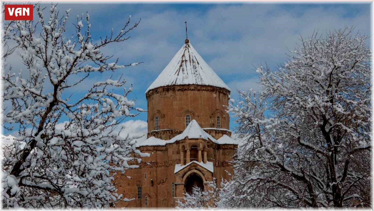 Van Büyükşehir Belediyesi kursiyerler Akdamar Adası'nı fotoğrafladı