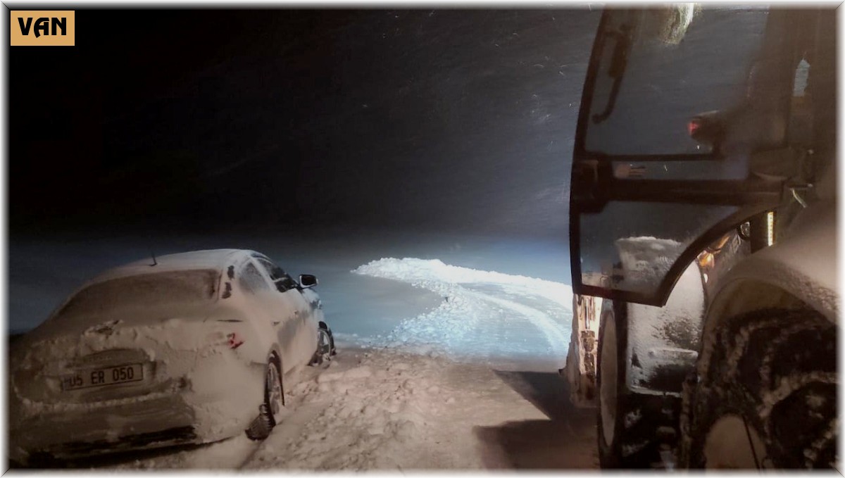 Van Büyükşehir Belediyesi mahsur kalan vatandaşların yardımına koştu