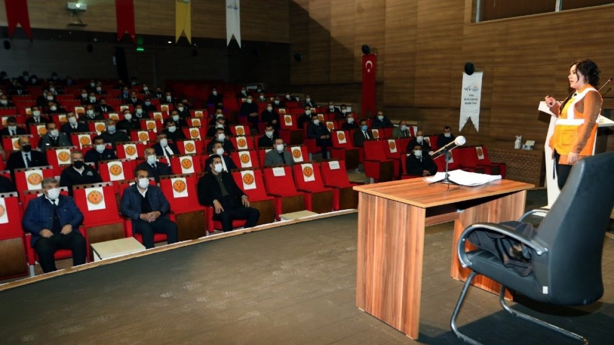 Van Büyükşehir Belediyesi personeline 'İş Sağlığı ve Güvenliği' eğitimi